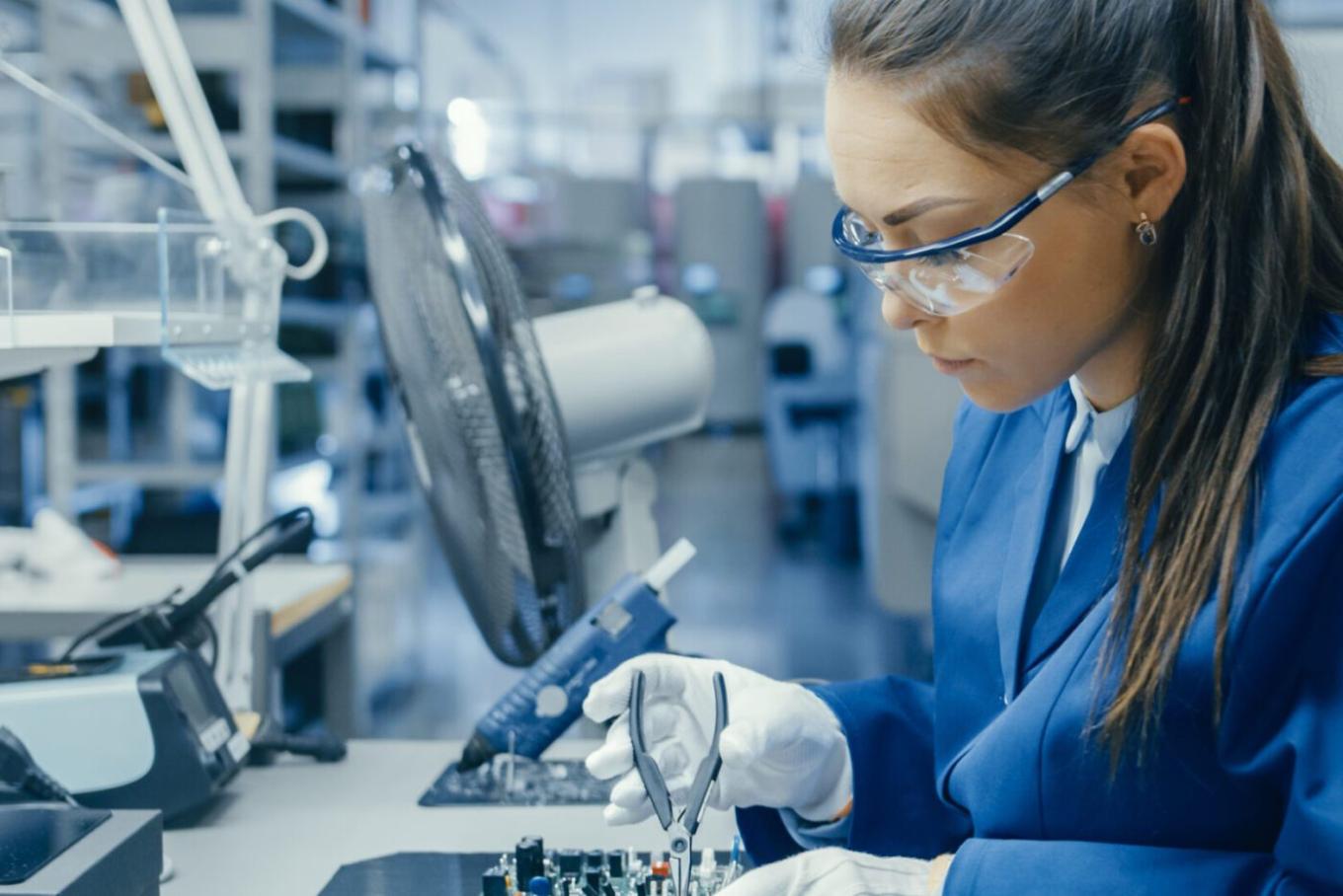 A female laboratory technican